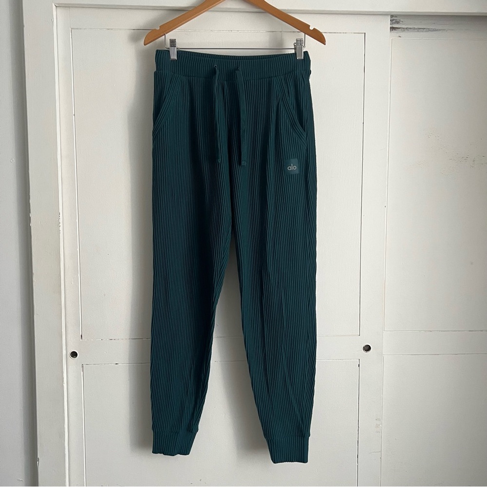 Alo Yoga Muse Sweatpants  - Midnight Green